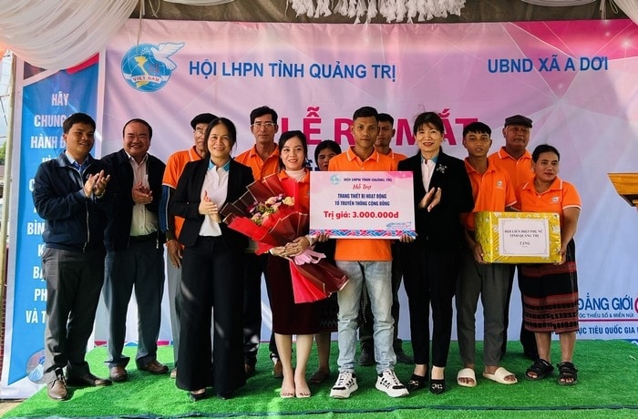 Hội LHPN tỉnh Quảng Trị phối hợp với chính quyền địa phương tổ chức lễ ra mắt “Địa chỉ tin cậy” ở xã A Dơi, huyện Hướng Hóa