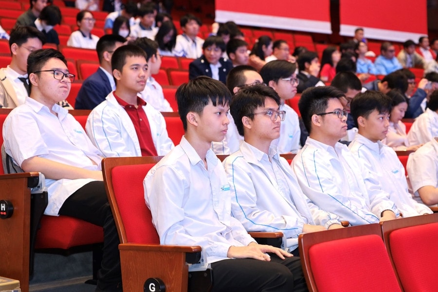 Kỳ thi diễn ra từ 25/3 đến 27/3 với 187 thí sinh ưu tú đến từ 37 đơn vị trên khắp cả nước - những người đại diện xuất sắc nhất cho trí tuệ, sự sáng tạo và khát vọng vươn tầm quốc tế của Việt Nam.