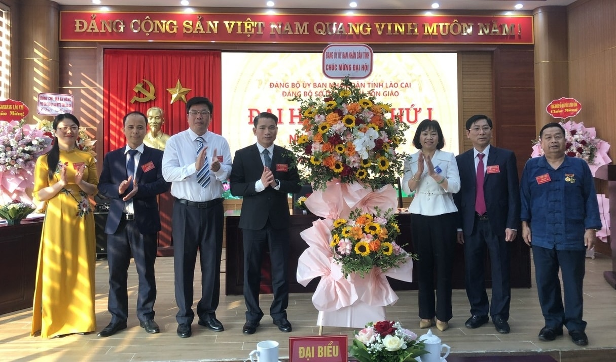 Ban Chấp hành Đảng bộ Sở Dân tộc và Tôn giáo tỉnh Lào Cai nhiệm kỳ 2025-2030 ra mắt tai đại hội Ban Chấp hành Đảng bộ Sở Dân tộc và Tôn giáo tỉnh Lào Cai nhiệm kỳ 2025-2030 ra mắt tai đại hội