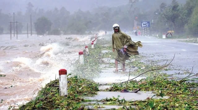 Việt Nam là quốc gia hứng chịu nhiều thiên tai, mưa bão, lũ lụt, hạn hán... Việt Nam là quốc gia hứng chịu nhiều thiên tai, mưa bão, lũ lụt, hạn hán...