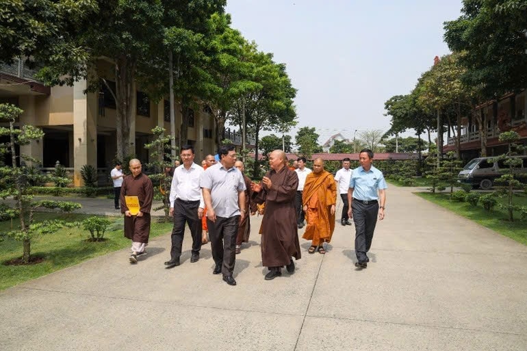 Đoàn khảo sát cơ sở hạ tầng tại Học viện Phật giáo VN tại TP.HCM, nơi diễn ra Đại lễ Vesak Liên Hiệp Quốc 2025 Đoàn khảo sát cơ sở hạ tầng tại Học viện Phật giáo VN tại TP.HCM, nơi diễn ra Đại lễ Vesak Liên Hiệp Quốc 2025