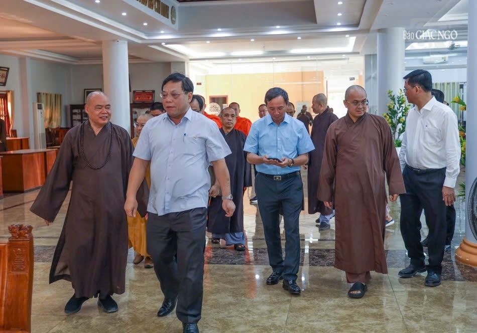 Thứ trưởng Bộ Dân tộc và Tôn giáo Nguyễn Hải Trung cùng đoàn công tác Thứ trưởng Bộ Dân tộc và Tôn giáo Nguyễn Hải Trung cùng đoàn công tác