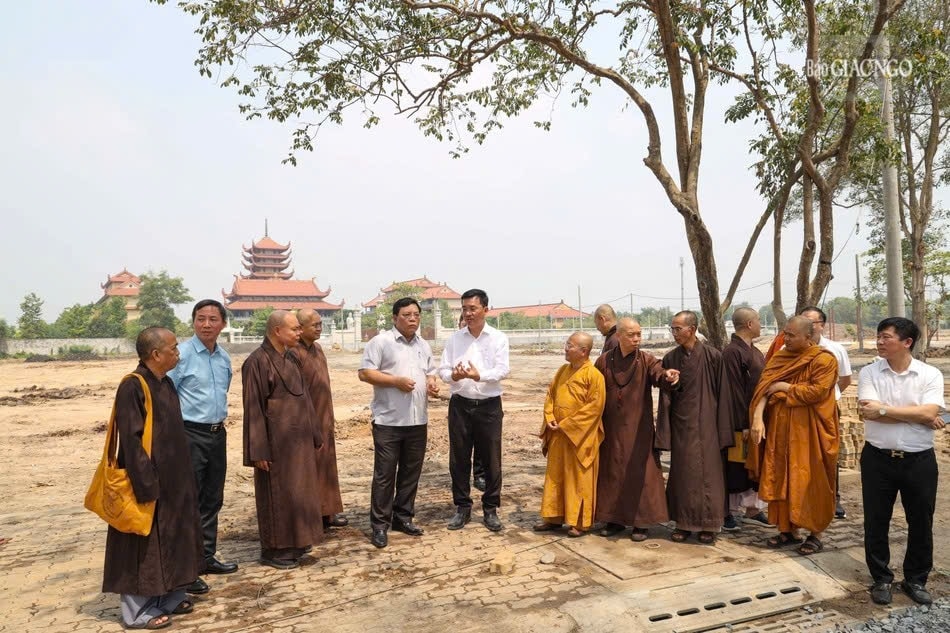 Tại công viên Láng Le - nơi diễn ra các sự kiện văn hóa Tại công viên Láng Le - nơi diễn ra các sự kiện văn hóa