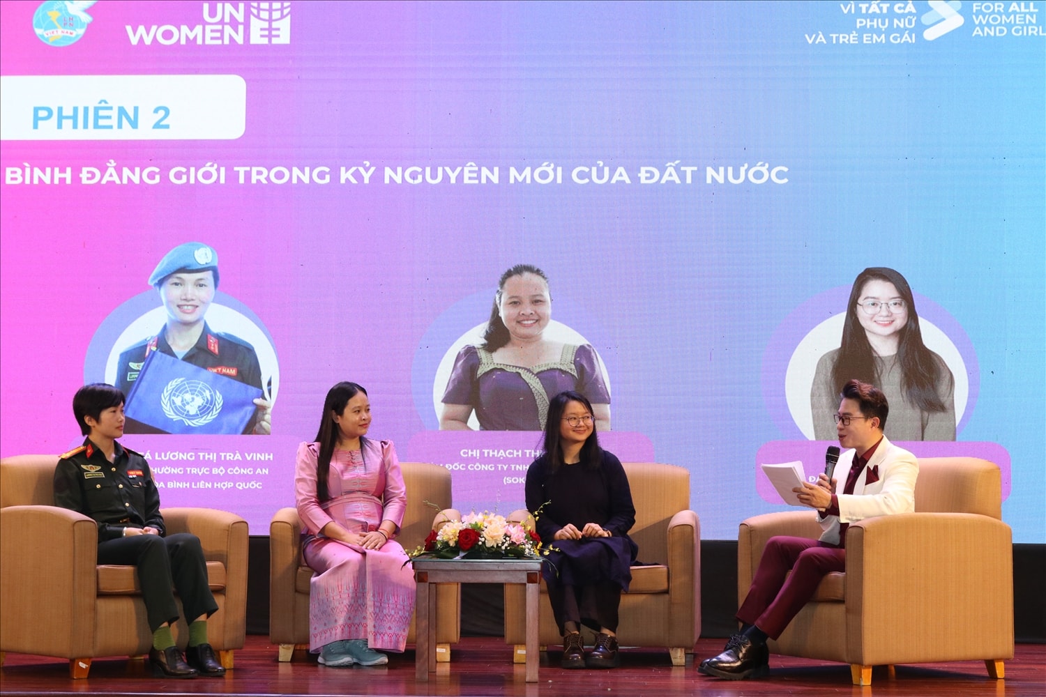 Các đại biểu trao đổi về vấn đề bình đẳng giới trong kỷ nguyên mới của đất nước Các đại biểu trao đổi về vấn đề bình đẳng giới trong kỷ nguyên mới của đất nước