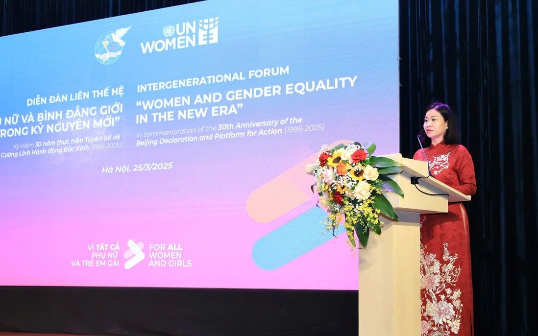 Bà Nguyễn Thị Tuyến, Chủ tịch Hội Liên hiệp Phụ nữ Việt nam phát biểu khai mạc diễn đàn Bà Nguyễn Thị Tuyến, Chủ tịch Hội Liên hiệp Phụ nữ Việt nam phát biểu khai mạc diễn đàn