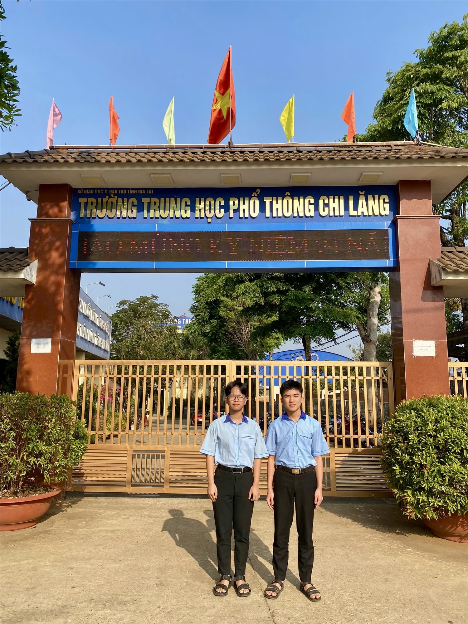 Hai em học sinh Tuệ và Hiếu của Trường THPT Chi Lăng với những thành tích học tập nổi bật