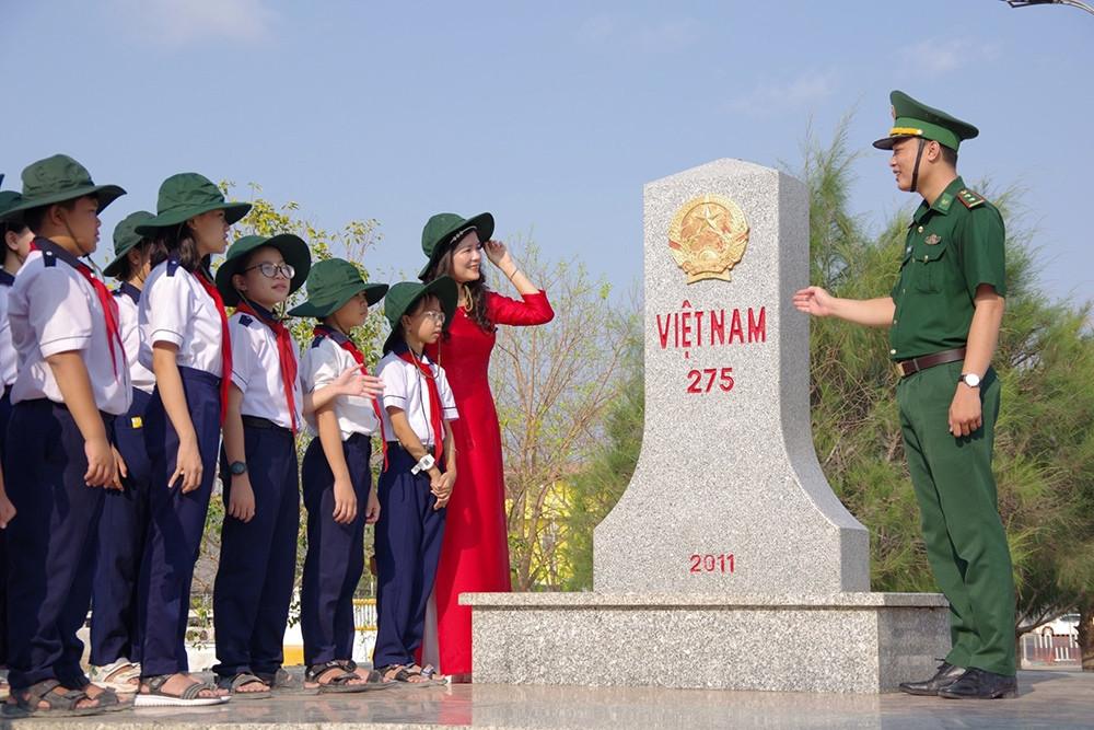 BĐBP An Giang tuyên truyền, PBGDPL cho thế hệ trẻ về chủ quyền, an ninh biên giới quốc gia.