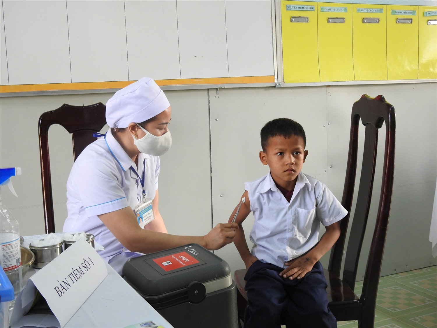 Ngành y tế tỉnh Kon Tum đẩy nhanh tiến độ chiến dịch tiêm vaccine phòng, chống bệnh sởi Ngành y tế tỉnh Kon Tum đẩy nhanh tiến độ chiến dịch tiêm vaccine phòng, chống bệnh sởi