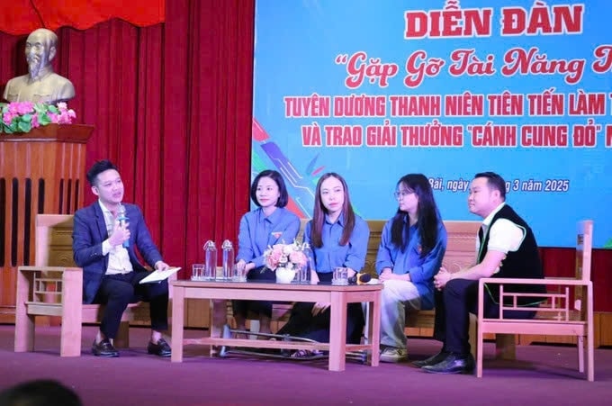 Phần giao lưu, chia sẻ của các thanh niên, đoàn viên ưu tú của tỉnh Yên Bái. Ảnh:TL Phần giao lưu, chia sẻ của các thanh niên, đoàn viên ưu tú của tỉnh Yên Bái. Ảnh:TL