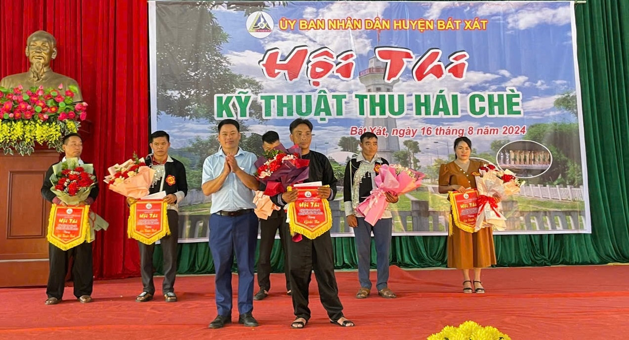 Nhiều hoạt động tuyên truyền, quảng bá sản phẩm chè được chính quyền địa phương tổ chức