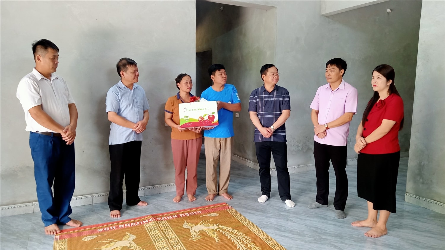 Lãnh đạo huyện Đà Bắc kiểm tra công tác xóa nhà tạm, nhà dột nát trên địa bàn huyện (Ảnh: Thế Anh) Lãnh đạo huyện Đà Bắc kiểm tra công tác xóa nhà tạm, nhà dột nát trên địa bàn huyện (Ảnh: Thế Anh)