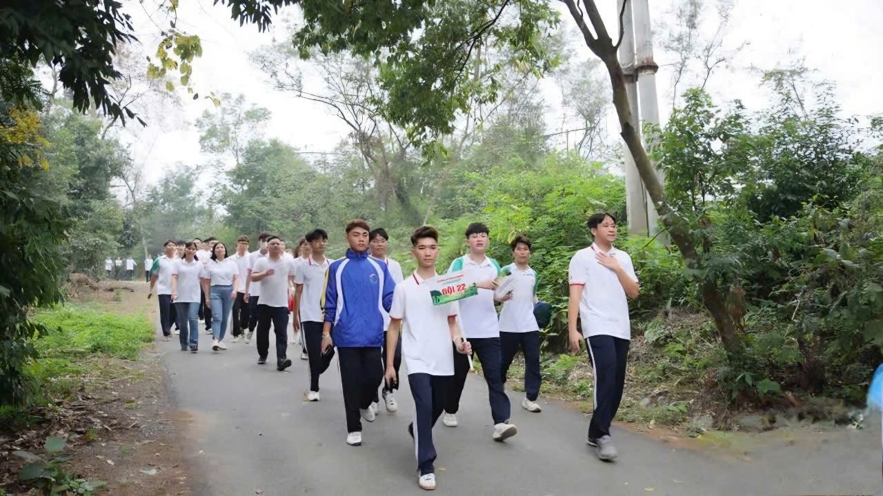 Đi bộ được xem là giải pháp đơn giản nhưng hiệu quả trong việc cắt giảm khí thải nhà kính.