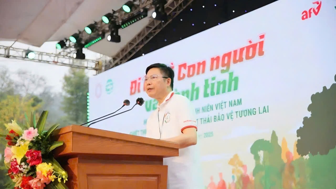 NGƯT, GS, TS, Phạm Văn Điển, Hiệu trưởng Trường Đại học Lâm nghiệp khẳng định: Đi bộ vì con người và hành tinh” là một trong những hoạt động mà giảng viên và sinh viên Đại học Lâm nghiệp thực hiện trách nhiệm của mình đối với sức khỏe bản thân và hành tinh