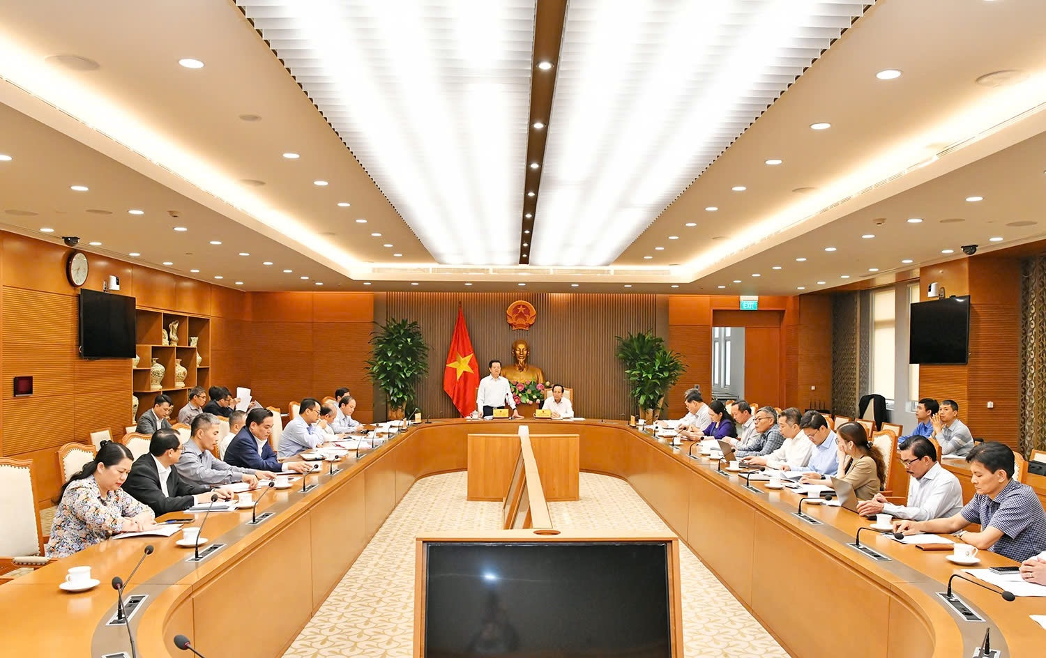 Phó Thủ tướng Chính phủ Mai Văn Chính chủ trì làm việc với Bộ Dân tộc và Tôn giáo