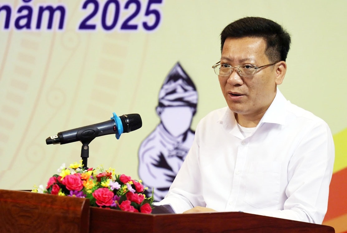 Giám đốc Sở Văn hóa, Thể thao và Du lịch tỉnh Quảng Ninh Nguyễn Việt Dũng phát biểu tại buổi lễ