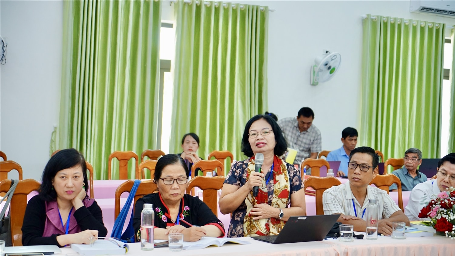 TS. Nguyễn Thị Kim Vân - nguyên Giám đốc Bảo tàng Gia Lai phát biểu một số đóng góp lịch sử văn hóa của Vua lửa Pơtao Apui