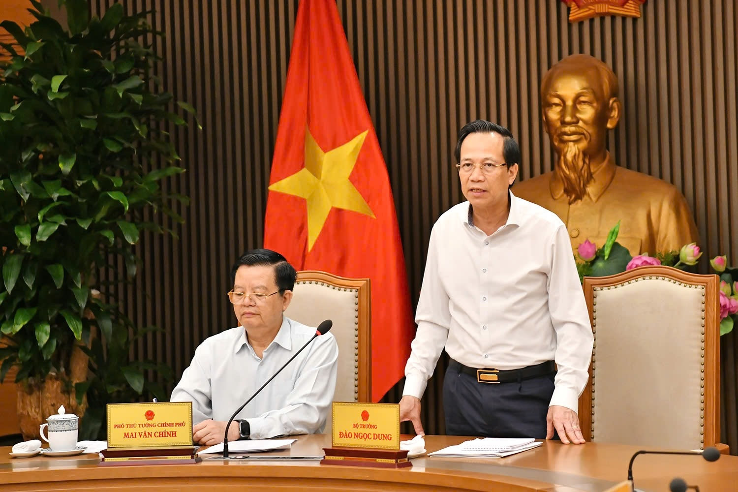 ộ trưởng Bộ Dân tộc và Tôn giáo Đào Ngọc Dung cho biết: Sau khi thành lập, Bộ Dân tộc và Tôn giáo đã bắt tay ngay vào thực hiện nhiệm vụ, “không câu giờ” với sự quyết tâm cao nhất