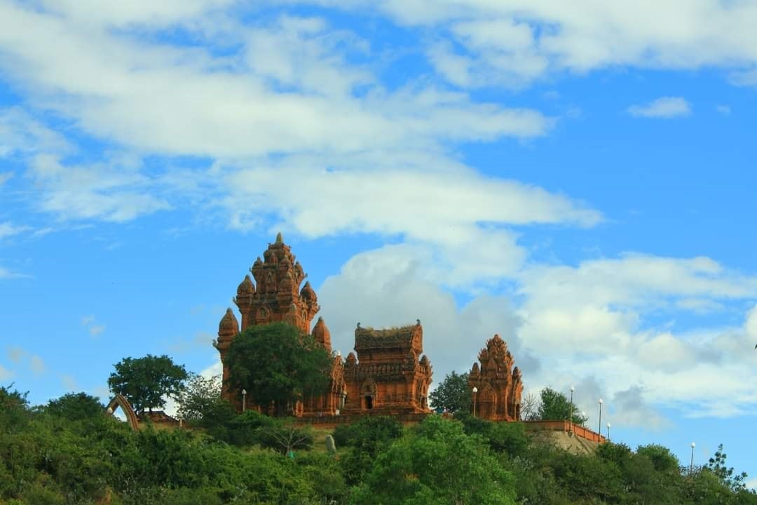 Đến Ninh Thuận chiêm ngưỡng Cụm Tháp Chăm hơn 800 năm tuổi 