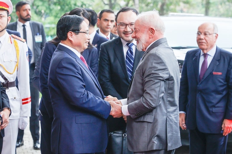 Thủ tướng Phạm Minh Chính đón Tổng thống Brazil Luiz Inácio Lula da Silva - Ảnh: VGP/Nhật Bắc Thủ tướng Phạm Minh Chính đón Tổng thống Brazil Luiz Inácio Lula da Silva - Ảnh: VGP/Nhật Bắc