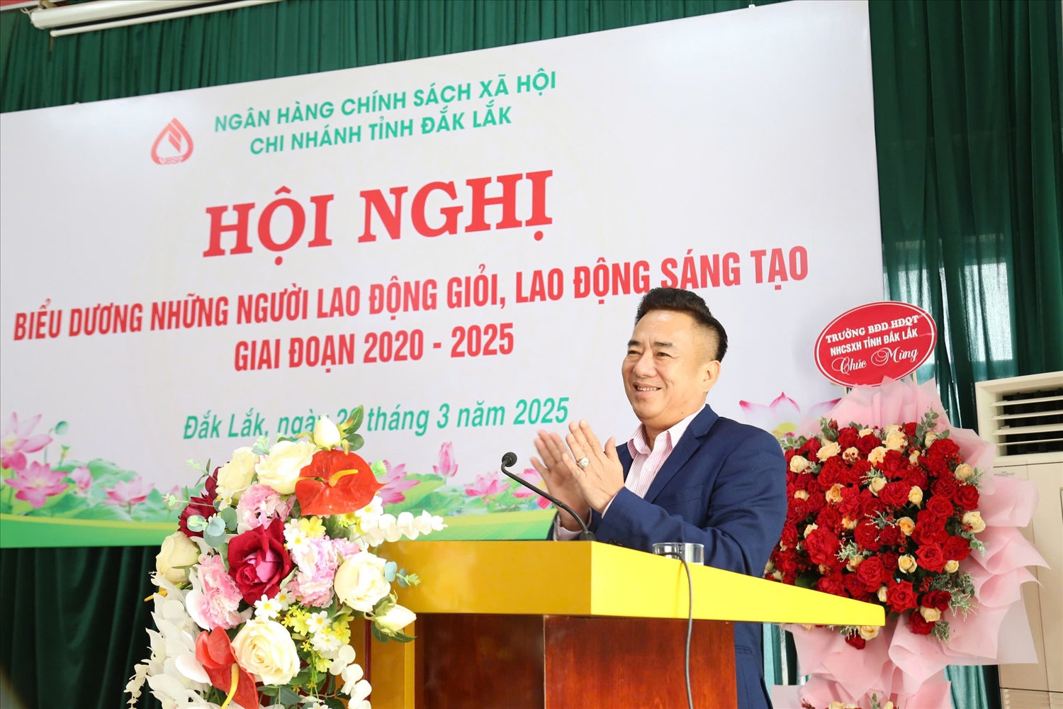 Phó Tổng Giám đốc NHCSXH Huỳnh Văn Thuận phát biểu tại Hội nghị