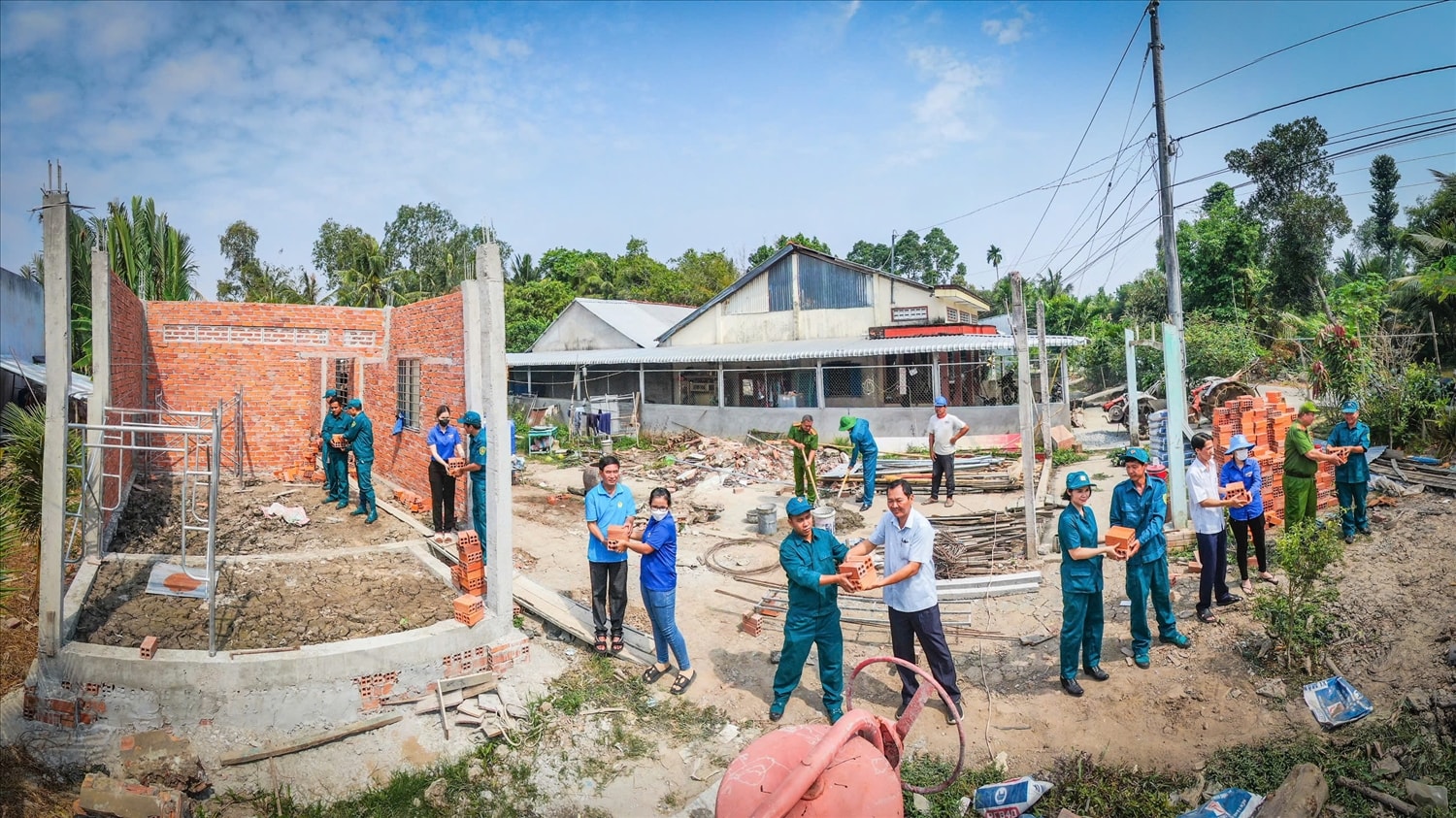 Các căn nhà đại đoàn kết được xây dựng trong chương trình đảm bảo “3 cứng” 