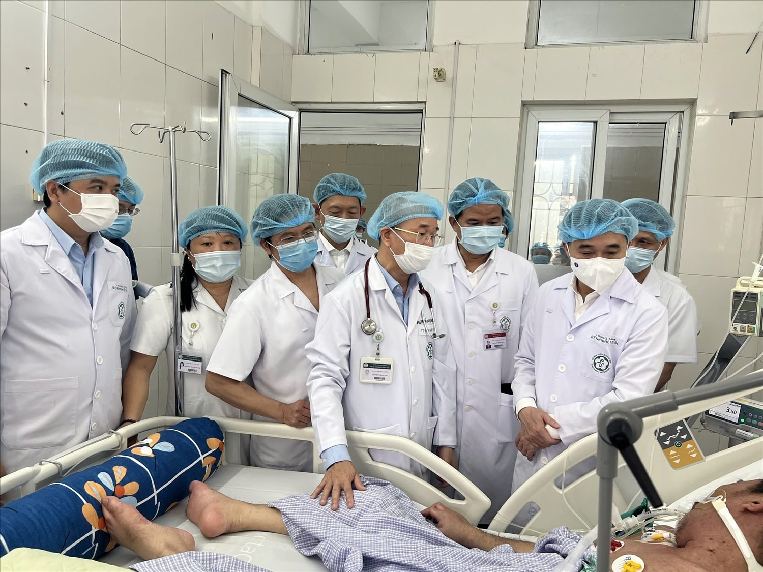 GS.TS Trần Văn Thuấn - Thứ trưởng Bộ Y tế, Chủ tịch Hội đồng Y khoa Quốc gia kiểm tra công tác điều trị bệnh sởi tại Bệnh viện Bạch Mai.Ảnh: TL GS.TS Trần Văn Thuấn - Thứ trưởng Bộ Y tế, Chủ tịch Hội đồng Y khoa Quốc gia kiểm tra công tác điều trị bệnh sởi tại Bệnh viện Bạch Mai.Ảnh: TL