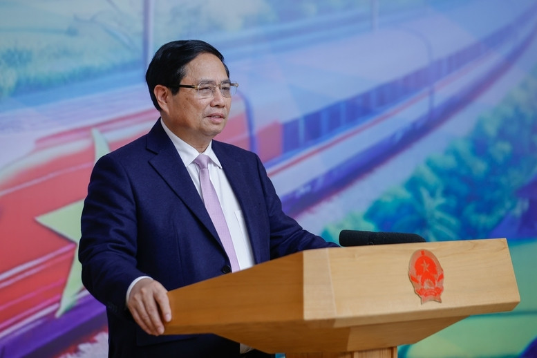 Thủ tướng nhấn mạnh, các dự án hoàn thành vượt tiến độ và đúng tiến độ cần được khen thưởng theo quy định; có chế tài xử lý với các cơ quan, đơn vị, nhà thầu không hoàn thành đúng tiến độ - Ảnh: VGP/Nhật Bắc