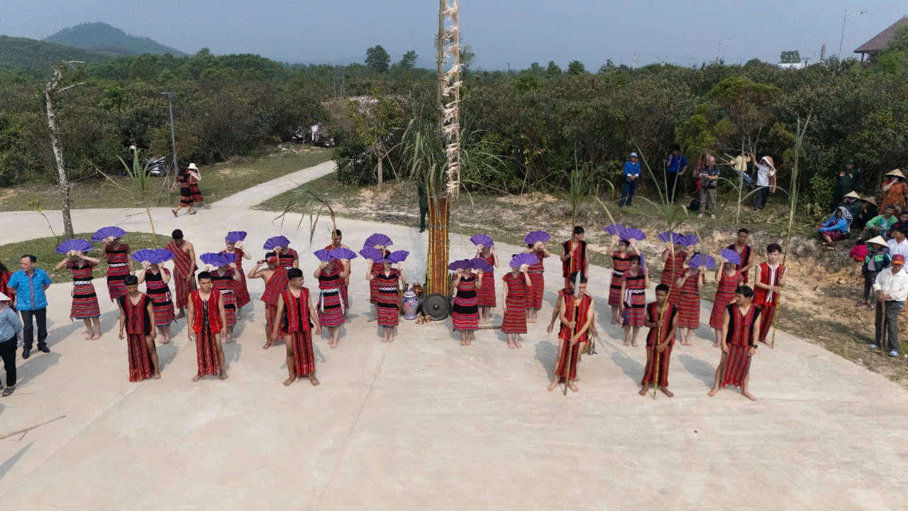 Nhiều không gian văn hóa đặc trung của đồng bào các DTTS ở huyện vùng cao A Lưới đã tạo được ấn tượng sâu đậm