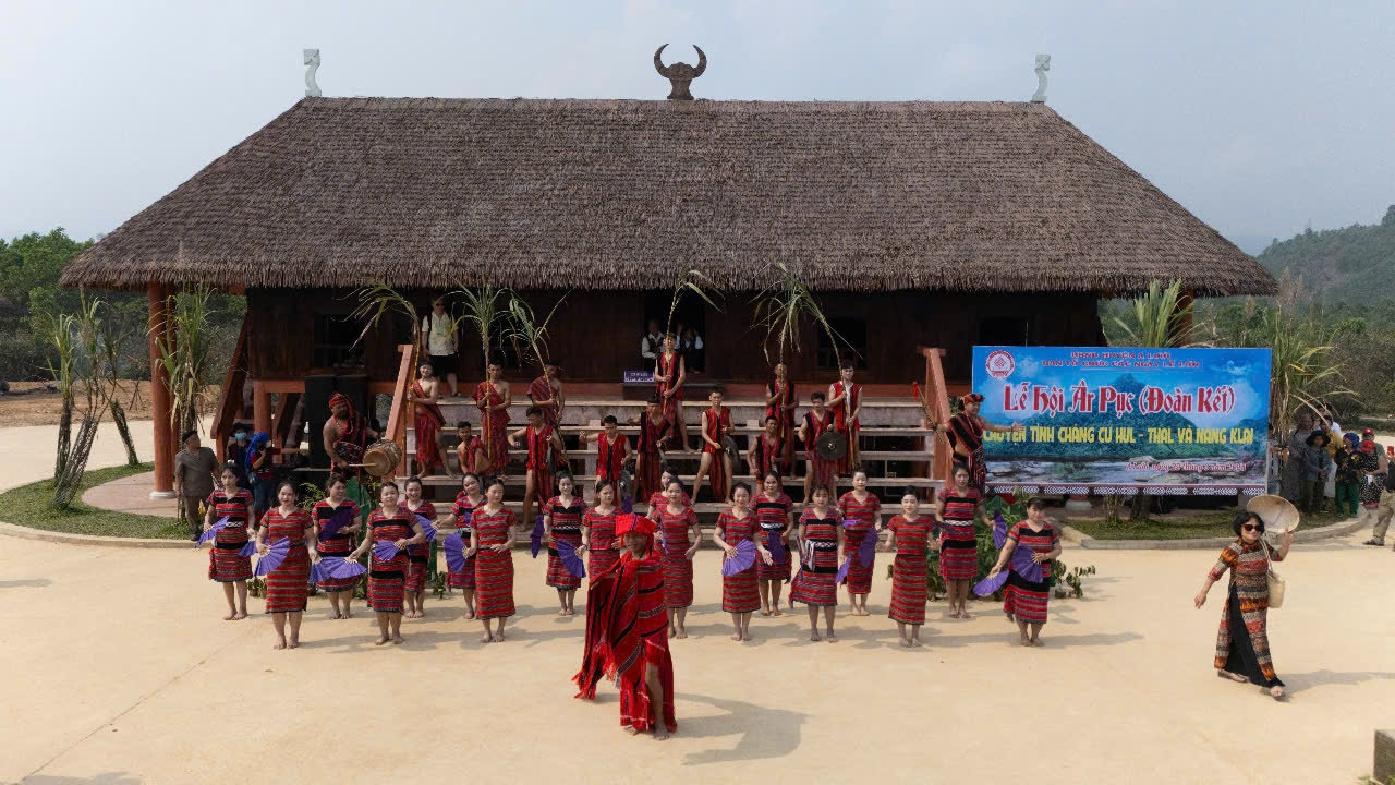 Trong Ngày hội 