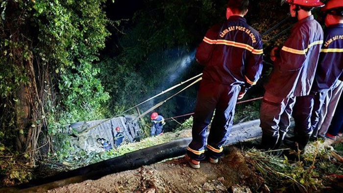Lực lượng cứu hộ nỗ lực tiếp cận hiện trường