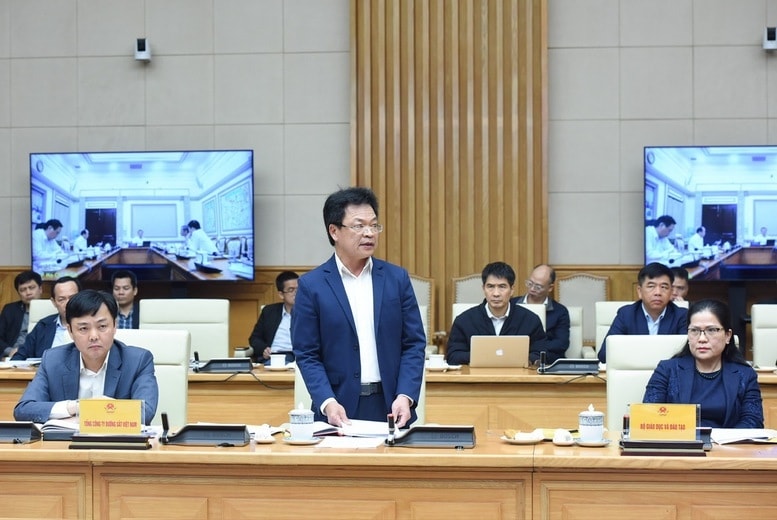 Chủ tịch HĐTV Tổng công ty Đường sắt Việt Nam Đặng Sỹ Mạnh phát biểu tại phiên họp - Ảnh: VGP/Nhật Bắc