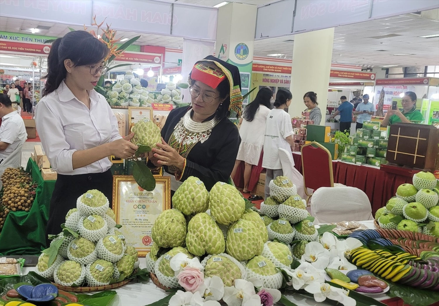 Sản phẩm na Chi Lăng tỉnh Lạng Sơn được quảng bá trong Phiên chợ nông sản, đặc sản vùng miền diễn ra tại Hà Nội
