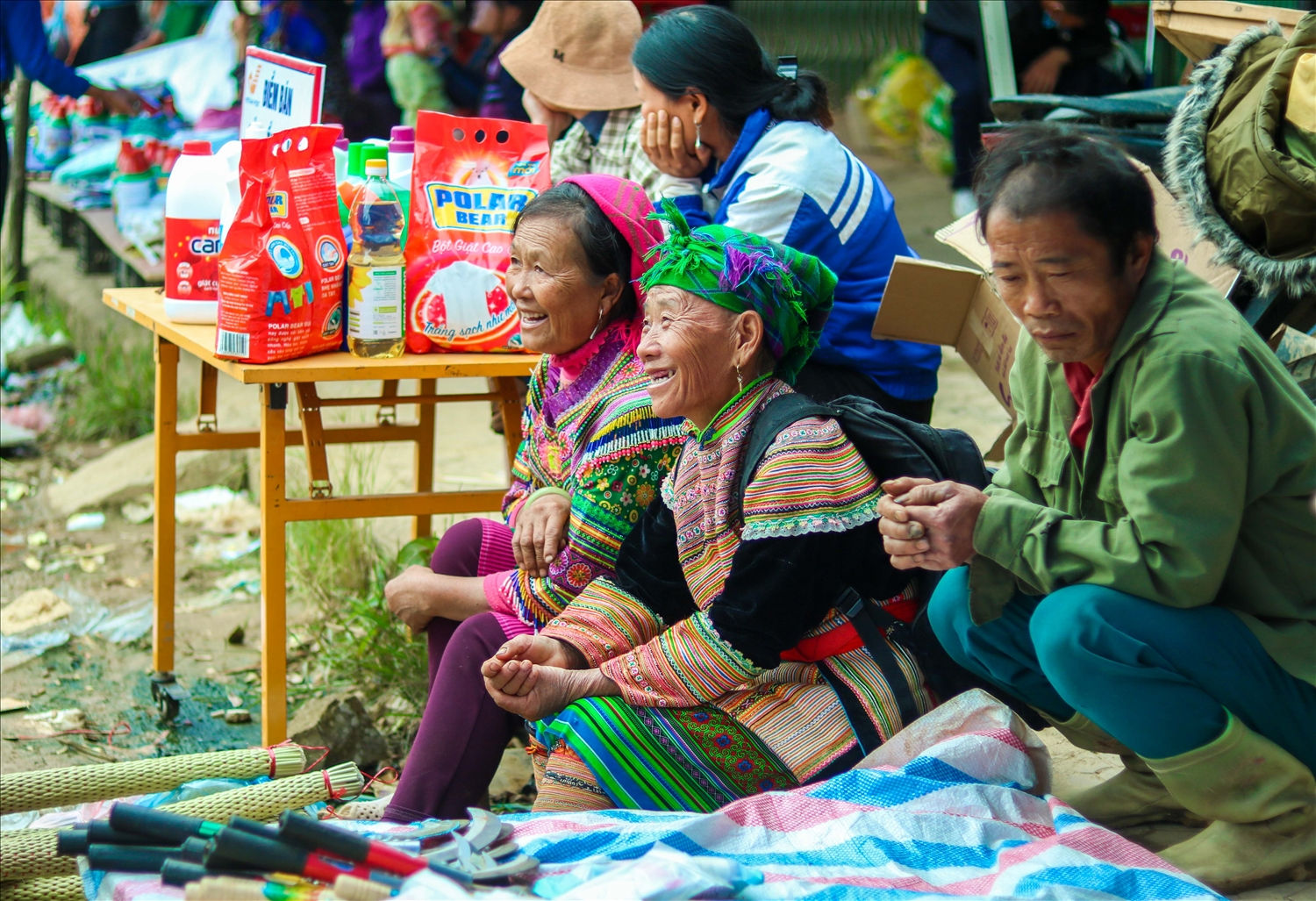 Lên Bắc Hà, cùng khám phá sắc màu chợ phiên