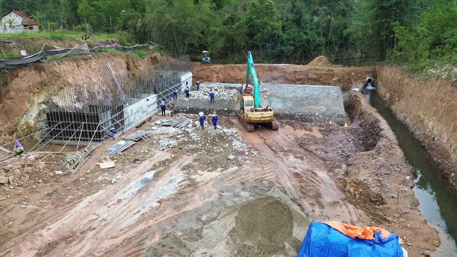Thành phố Hạ Long đang đẩy nhanh tiến độ cấp nước sạch cho 10 xã miền núi Thành phố Hạ Long đang đẩy nhanh tiến độ cấp nước sạch cho 10 xã miền núi