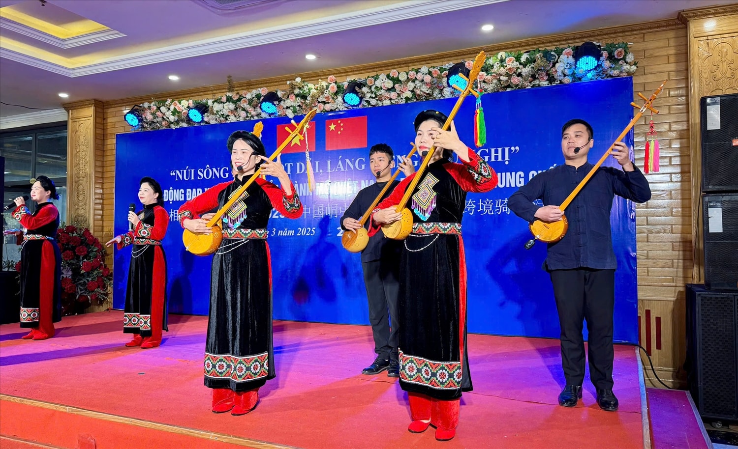 Nhiều tiết mục văn nghệ đặc sắc tại lễ khai mạc
