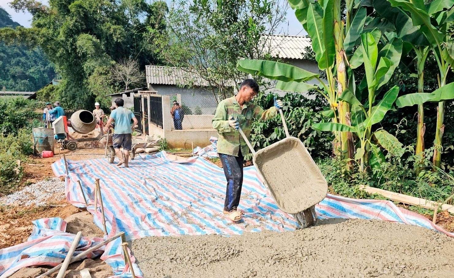 Tuyến đường nội bản Heo Trại, xã Chiềng Pha, huyện Thuận Châu được cứng hóa từ vốn Chương trình MTQG 1719 Tuyến đường nội bản Heo Trại, xã Chiềng Pha, huyện Thuận Châu được cứng hóa từ vốn Chương trình MTQG 1719