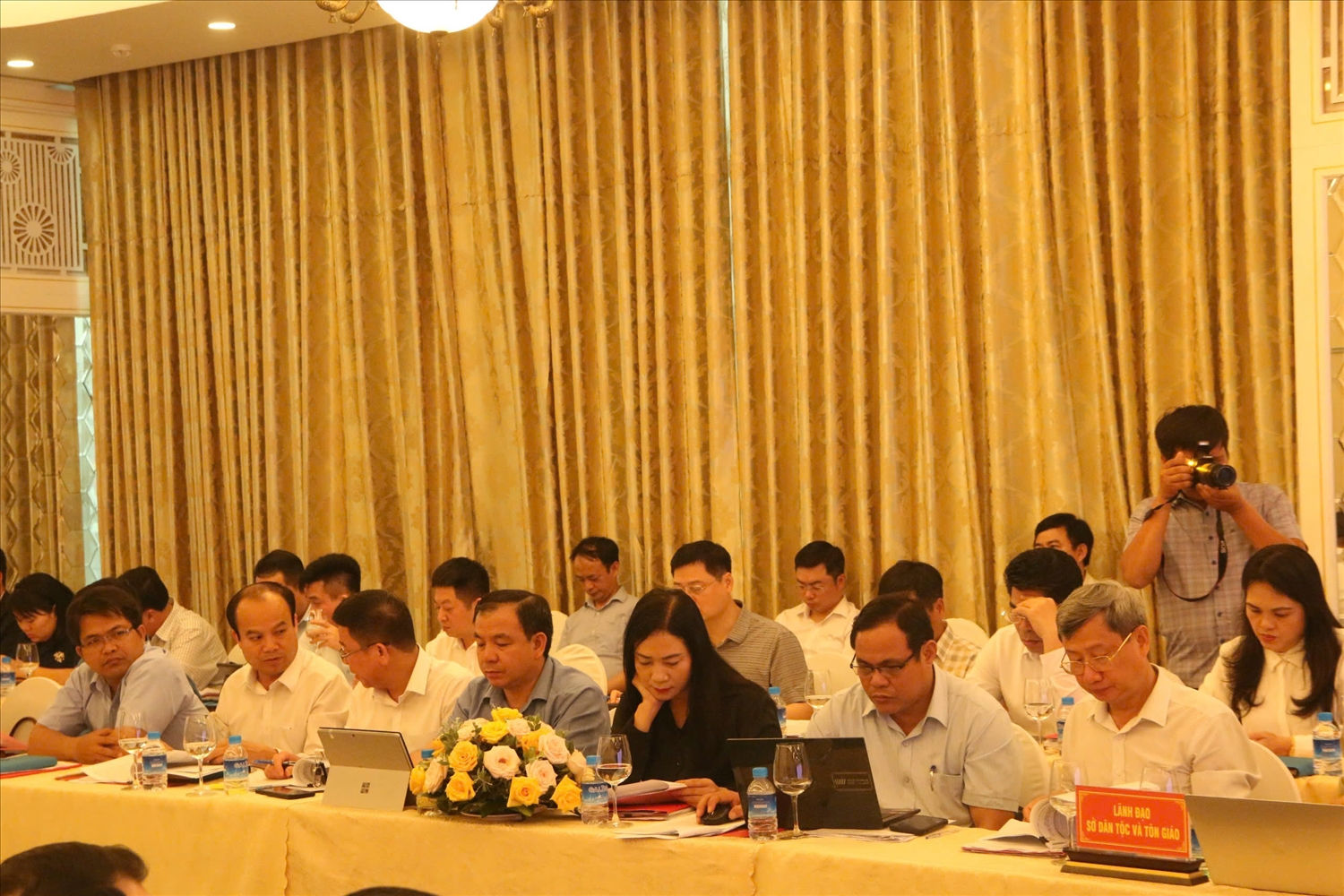 Các đại biểu tham dự Hội nghị.