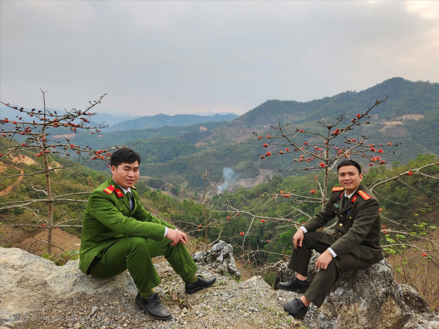 Phút nghỉ ngơi, thư giãn của chiến sĩ công an bên hàng cây mộc miên.