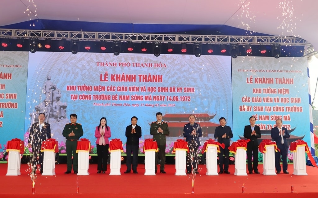 Lễ khánh thành khu tưởng niệm các giáo viên, học sinh đã hy sinh tại công trường đê nam sông Mã
