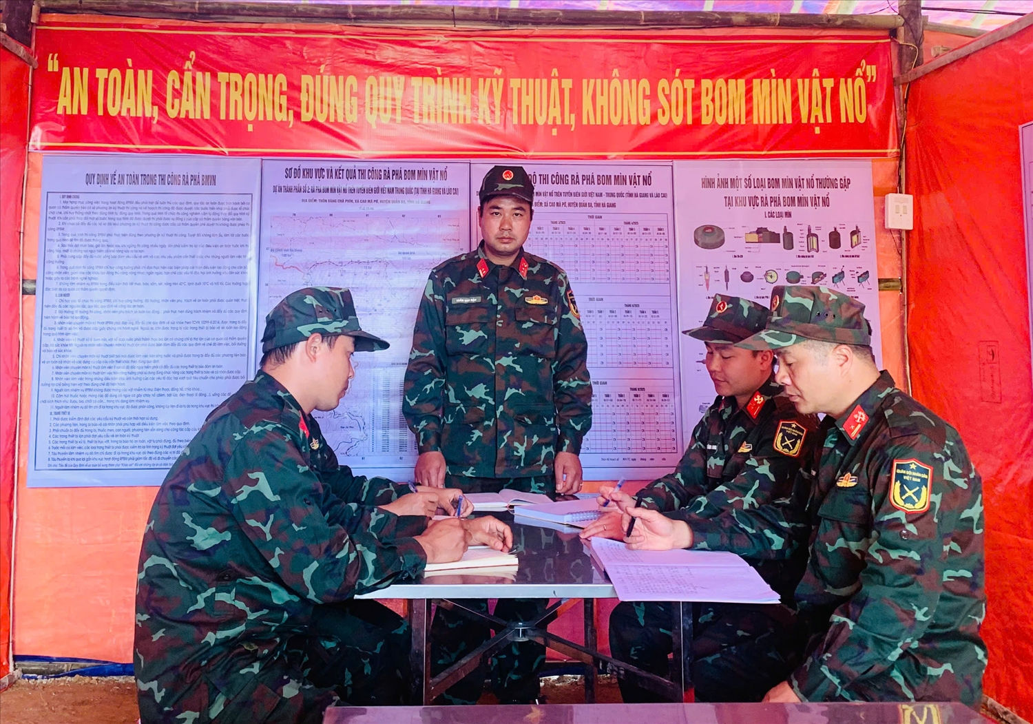 Ban chỉ huy công trường rà phá bom mìn, vật liệu nổ Lữ đoàn 543, Quân khu 2 quán triệt đảm bảo an toàn trong quá trình thực hiện nhiệm vụ