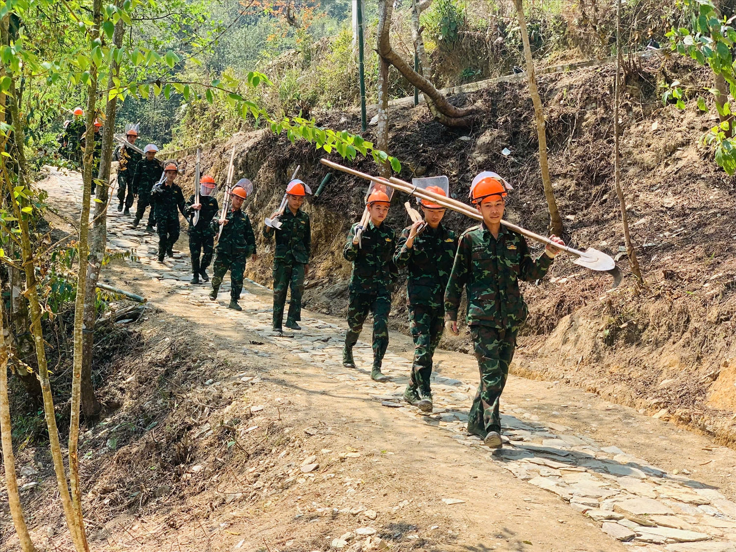 Những người lính Công binh thường được gọi là lực lượng “Đi trước, về sau” bởi nhiệm vụ, sự dấn thân và hy sinh thầm lặng của các anh