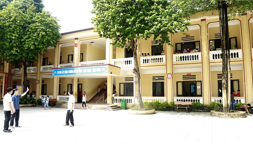 Từ nguồn vốn của Chương trình MTQG 1719, huyện Yên Lập đã đầu tư sửa chữa nhà 2 tầng với 8 phòng học; đầu tư phòng Tin học cho Trường THCS Mỹ Lung Từ nguồn vốn của Chương trình MTQG 1719, huyện Yên Lập đã đầu tư sửa chữa nhà 2 tầng với 8 phòng học; đầu tư phòng Tin học cho Trường THCS Mỹ Lung