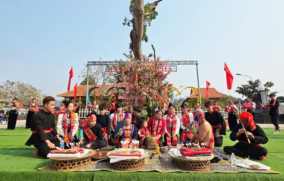 Lễ hội Hết Chá là một trong những di sản văn hóa phi vật thể cấp quốc gia, mang đậm dấu ấn tâm linh và truyền thống lâu đời của người Thái trắng. (Ảnh Trần Thắng)
