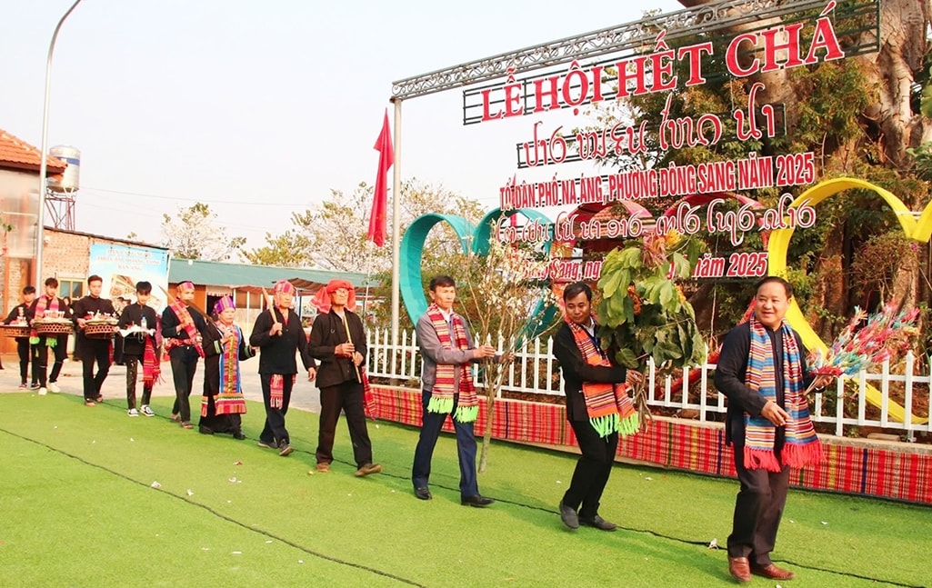 Lễ hội Hết Chá là là lễ tạ ơn của những người được thầy cúng chữa cho khỏi bệnh, lễ tạ ơn trời đất, tổ tiên, thần sông, thần núi, thần thổ địa đã giúp cho con người sống ở trần gian 