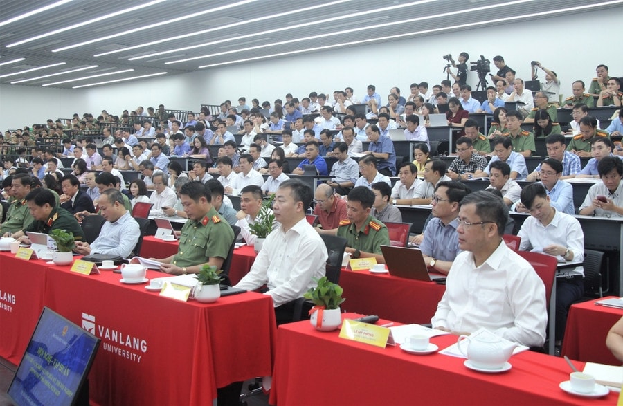 Các đại biểu tham dự cuộc họp