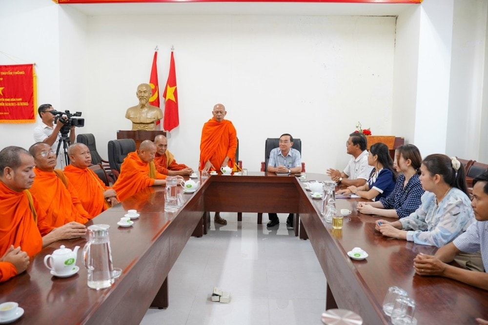 Đoàn thăm, chúc mừng Phòng Biên tập tiếng Khmer - Đài PTTH Kiên Giang Đoàn thăm, chúc mừng Phòng Biên tập tiếng Khmer - Đài PTTH Kiên Giang