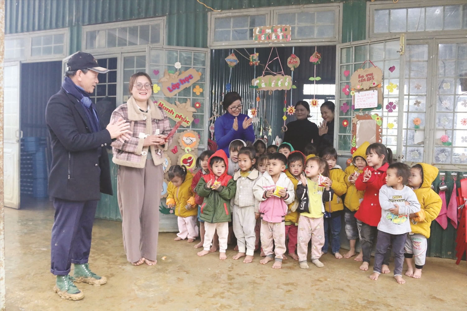  Bí thư Tỉnh ủy Kon Tum Dương Văn Trang thăm điểm trường mầm non làng Kon Tuông, xã Ngọc Linh, huyện Đăk Glei tháng 1/2025. Ảnh: Ngọc Chí