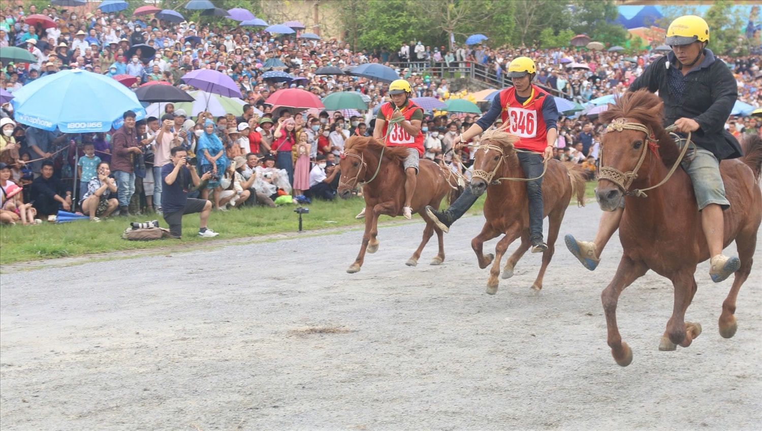 Giải đua ngựa truyền thống là một trong những hoạt động quan trọng tại Festival Cao nguyên trắng Bắc Hà mùa hè diễn ra hằng năm