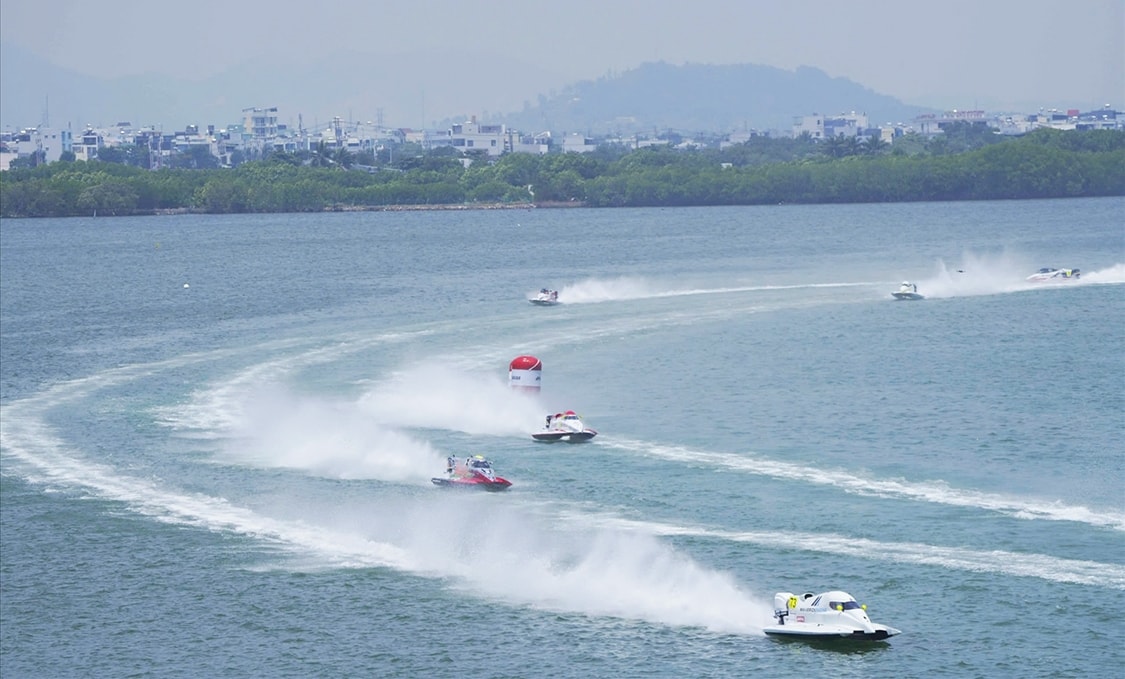 Giải đua vô địch thế giới thuyền máy Nhà nghề Quốc tế - UIM F1H2O World là sự kiện thể thao quốc tế thu hút nhiều du khách đến Bình Định