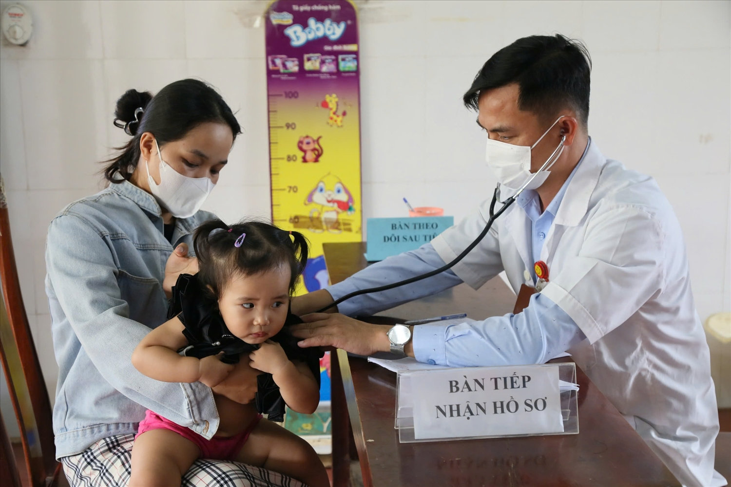 Đắk Lắk: Tiêm chủng vắc xin phòng bệnh sởi đạt hơn 97%